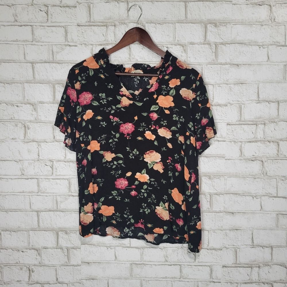 Ninexis short sleeve floral top